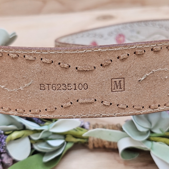 Genuine Leather Fossil Belt Size Medium - Picture 3 of 4